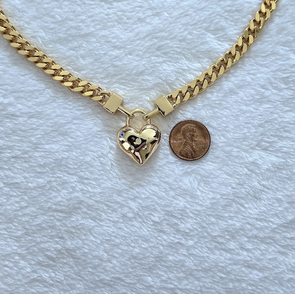 Eye👁 Candy🍬 Gold💛 Flat Cuban🇨🇺 Link Chain⛓️ With Heart♥️ Pendant - NWT - Picture 3 of 16